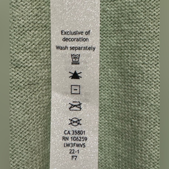 Lululemon Crossover Ribbed Waist
Sweater in Heathered Creamy Mint - Picture 9 of 12